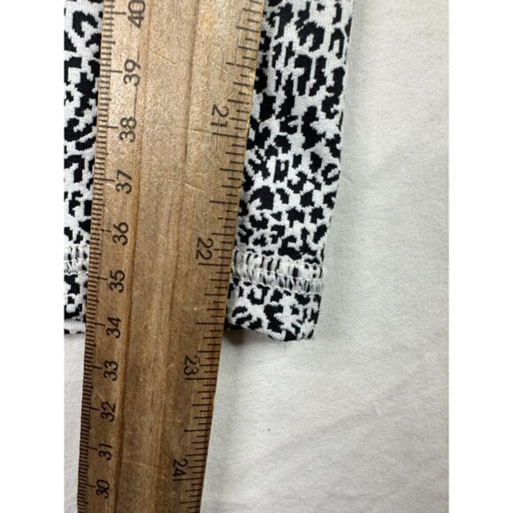 Athleta Animal Print Salutation Stash II Textured Tight Size Medium Black/White‎ - Picture 8 of 8